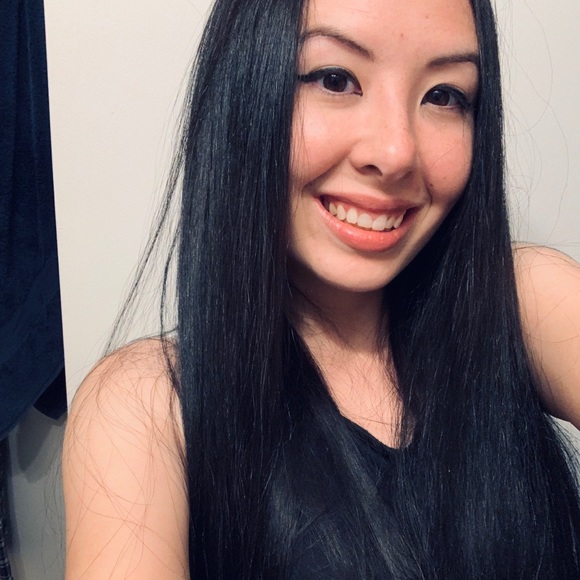 Meet your Posher, Cassandra - Picture 2 of 7